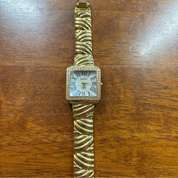 HW24IMAN Gold Tone Rhinestone Women's Fasion Statement Dress Watch Face NEW BATT - Picture 1 of 9